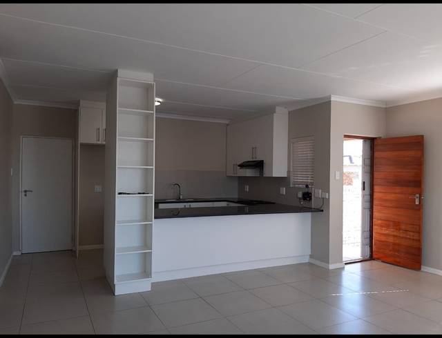 3 BEDROOM TOWNHOUSE RENTED IN LORRAINE